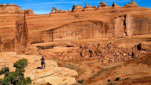 Glatte Wände, rechte Winkel und eine Sphinx oben drauf?