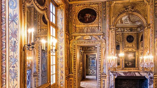 Hôtel de Lauzun, Quai d'Anjou, Paris, France